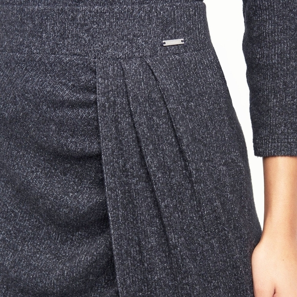 BEBE ✦ High Waist Wrap Skirt ✦ Heathered Knit ✦ Pleated Midi ✦ Size L ✦ NWT - Picture 4 of 5